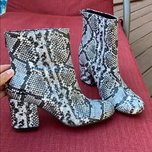 Snakeskin booties size 6.5! Billabong.